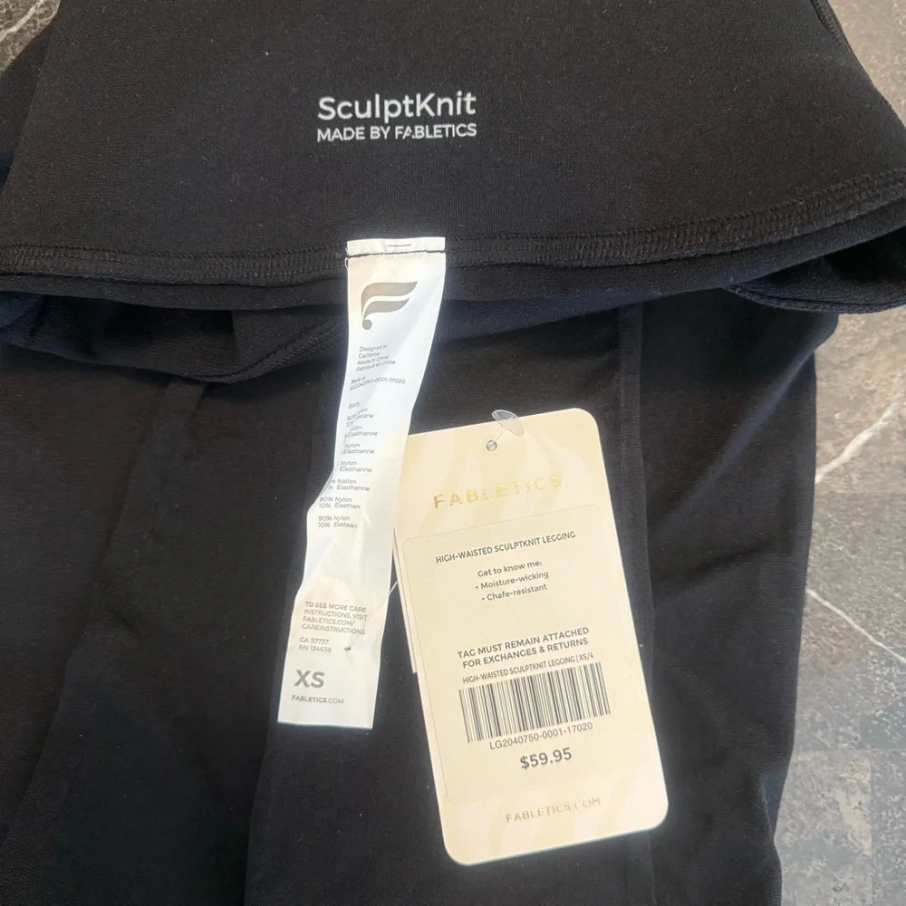 New with tags Fabletics High wasted sculpt knee leggings